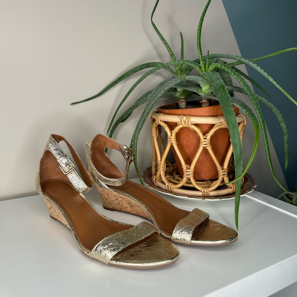 Tory Burch Savannah Gold Metallic Wedge Sandals Leather Cork Kitten Heel 10.5 - Picture 3 of 13
